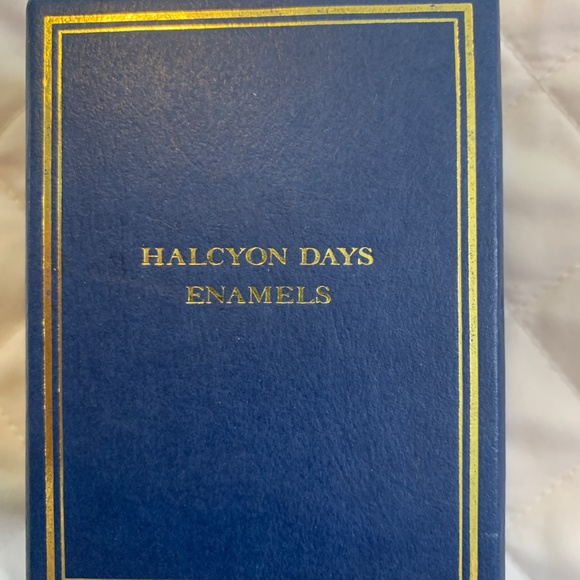 Halcyon Days Enamel Pill Box - New in Box - Picture 2 of 7